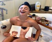 sarah hyland naked bath.jpg from actress hot bath
