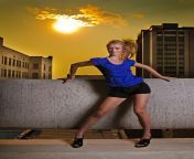 model in front of the sun.jpg from imagetwist imagesize 500x331 1