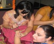 indian down blouse in shadi mehandi rasm.jpg from indian mehandi downblouse