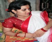 bengali bhabhi in saree 230002.jpg from homely bihari wife saree petticoat removing