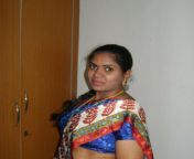 05.jpg from aunty removing silk saree blouse brage