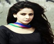actress sabaqamar 12 525x663.jpg from pakistani actress saba kama executes nude bra