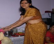 cute hot hyderabad aunty saree with exposed waist.jpg from hyd aunti