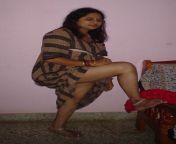 thighs showing aunty at home.jpg from open place aunty bathing