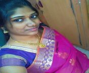 saree 28129.jpg from indian aunty showing one side boobs