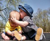 cute kissing babies picture.jpg from cute kissin