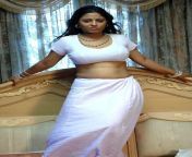 actress sunakshi spicy hot saree navel 21.jpg from saree aunty underskirt
