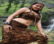 tamil actress soundarya hot yarathu movie 001.jpg from tamil heroine soundarya deep cleavage show in bend down movieshindu