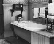 woman bathtub all persons depicted no longer living no estate exists supplier grants there will be no model 52005689.jpg from grant woman to bath of