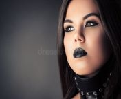 mujer morena sumisa del maquillaje oscuro de moda 118944920.jpg from mireinasumisa