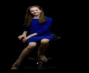 nastoletnia dziewczyna siedzi na krześle koncepcja mody izolowany 165463231.jpg from pierdolenie cipki na krześle