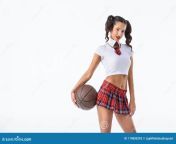 молодая сексуальная школьница с шариком баскетбола 119800293.jpg from сексуальная дизайнерка раздвинула ноги за 40 гривен 124 и пусть пути разные все они linamigurtt