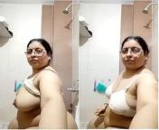 desi aunty showing boobs.jpg from desi aunty show her boobs n pussy