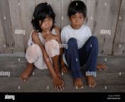 two suluk children boy and girl pulau bodgaya semporna sabah malaysia b8taw7.jpg from ninni bini orang semporna suluk