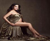 bipasha basu is dripping in gold as she shares new pic from maternity photoshoot says love the body you live in 2.jpg from bipash basu