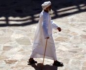 legs walking united arab emirates 560x438.jpg from gaand walking