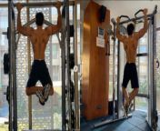 perfect abs pearl v puri flaunts his muscular body while working out 920x518.png from pearl puri hot abs pic