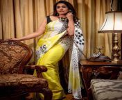 marathi actress sonali kulkarni dazzles up with sass in yellow silk saree see pics 3.jpg from sonali khanki