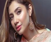 519643 8799331 khan mahira updates.jpg from pakistani actress mahira khan and kubra khan xxx