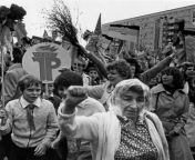 roger melis mai demonstration in der karl marx allee berlin 1981 dw kultur frankfurt main.jpg.jpg from ddrs