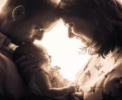 newborn photography singapore father and mother holding baby.jpg from fathar and bebi xxx