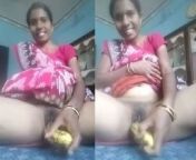 mallu aunty fucking her pussy with a banana.jpg from village mallu show puss