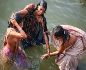 3f982108006c8ab1126a0e13929bfdd9.jpg from beatiful bhabhi bathing