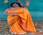 b1f1120f12c6c5fc16ebddb5e116e1eb.jpg from desi mature aunty in saree and bra showing cleavage and big boob curves wearing blouse and being shot by husband in this mms no