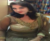b9724f558b972496d0d7127bfa3e3ddf.jpg from indian aunty selfi
