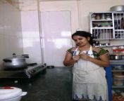 d9fa3143d15346eddb1bf9a8d3509ae1.jpg from indian aunty in kitchen