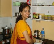 f71a6acf365a4c5e93ddc79bc2e159ce.jpg from indian aunty hot in kitchen