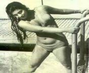 woem8pxp7cs91.jpg from bollywood actress dimple kapadia nude com