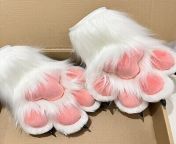 s l400.jpg from fursuit paws