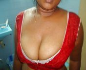 indian mallu aunty showing big boobs photos 1.jpg from indian mallu boobs showing in class room