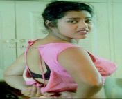 meena avvai shanmugi tamil 12 hot bra blouse change hd caps.jpg from tamil meena bra changing