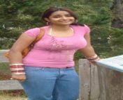 mallu aunties in pink tshirt.jpg from old mallu young