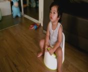 asian baby boy sitting pooping on the potty and watching television jpgs640x640k20cbt yjfw6kcdpmgshxancnltwdvs6qfkwxbp m34ewcy from sandas potty video