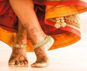 1e9ba40bfef0c5e4262cb3dabc414c41 indian anklets gold anklet.jpg from indian aunty anklet feet wors