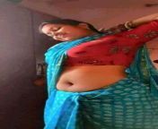 e xnqe0xsaao1h7.jpg from indian aunty boobs in sari blouse