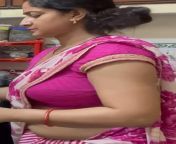 fvulfi5auaajfmn jpglarge from aunty in side view in saree