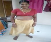  hot aunty in a saree shows her naked bod to nearby resident 2 big.jpg from aunty pavadai nude