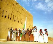 saudi arabesque traditional sword dance men 2.jpg from arab suda sudi
