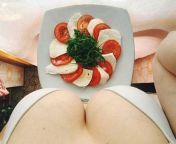 306826 tomato mozzarella nude 880x660.jpg from petit tomato nude photos by sumiko kiyookai