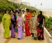 post 27 aunties sari cc andrew roos flickr.jpg from bombay big aunty and small
