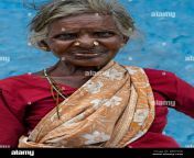 portrait of sri lankan woman in nuwara eliya sri lanka 2b03yd8.jpg from lankan old