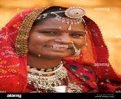 portrait of a rajasthani woman in distinctive rajasthani dress and jewellery jaisalmer india 2f70pxf.jpg from rajasthani saxi vido गाँव की लडकी की
