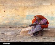 an elderly woman from the bhil tribe sits in her village near bhainsrorgargh rajasthan india rjhxe8.jpg from indian village old wife