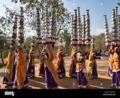 women performing the rajasthan and gujarati bhavai pot dance celebrating womens efforts to carry water in the desert udaipur rajasthan india rm0f02.jpg from rajasthan à¤à¤¯à¤ªà¥à¤° xxx xxxxxx bdo