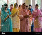 sikh women taking part in prayers in a sikh temple akf7p4.jpg from गावरान बायको झवाझवी विडीओxxx sexy photos gori sikh women ke nanghi