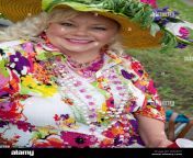 very attractive fat woman in beautiful dress and hat grand old day dh2a5c.jpg from old women fate young sexv
